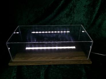 Exklusive Vitrine aus massiv Nussbaum für Modellautos mit LED-Beleuchtung M 1:18