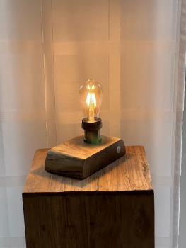 EDISON LAMPE AUS MASSIVEN WALLNUSS-HOLZ